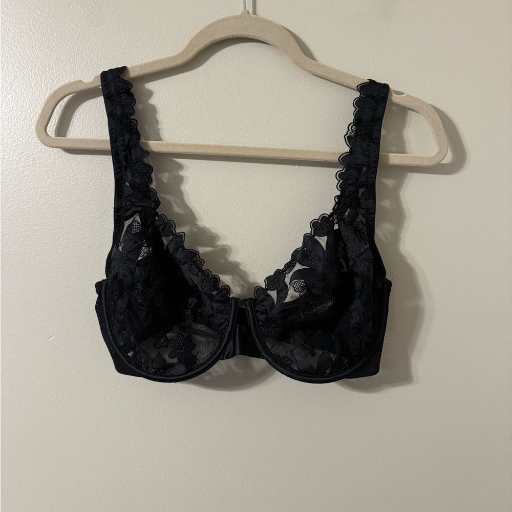 Very sexy vs bra